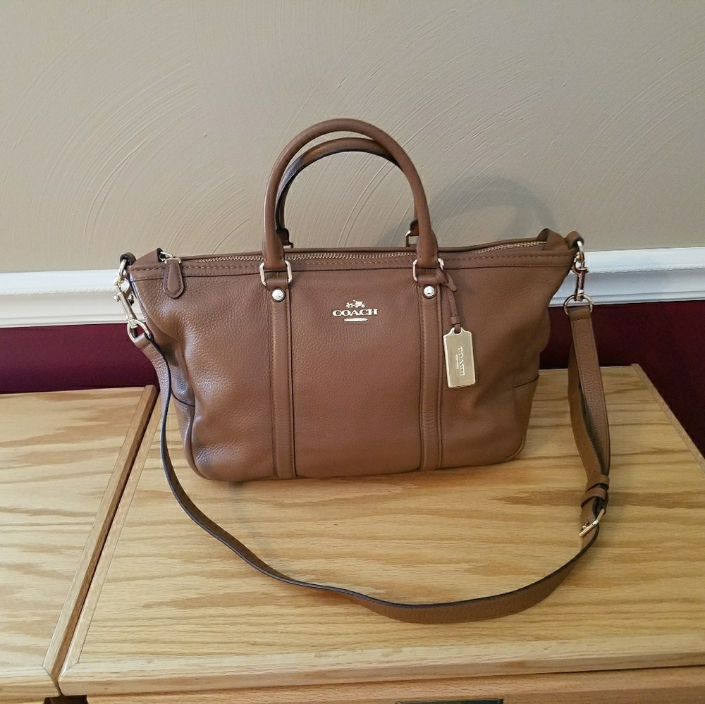 COACH  Central Satchel in Pebble Leather-Like New